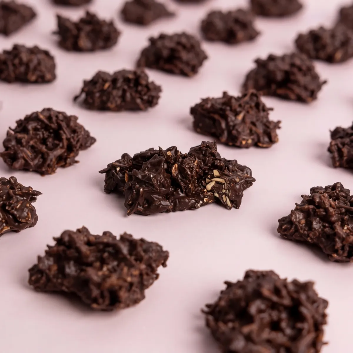 Dark Chocolate Almond Clusters 150g thumbnail 2